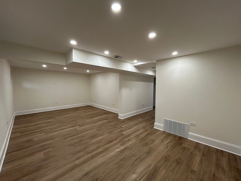 Building Photo - 4638 N Hamilton Ave