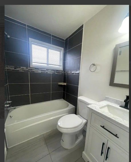 Building Photo - 2588 Iverson St