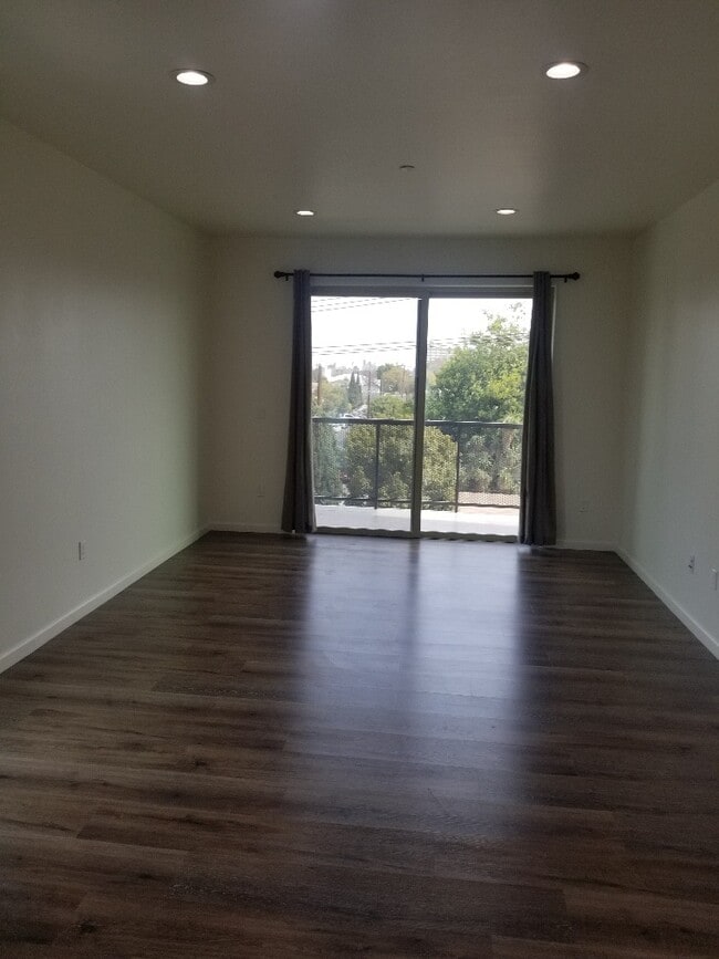 Building Photo - 4800 Avalon Blvd