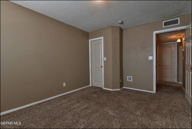 Building Photo - 3404 Blue Earth Ln