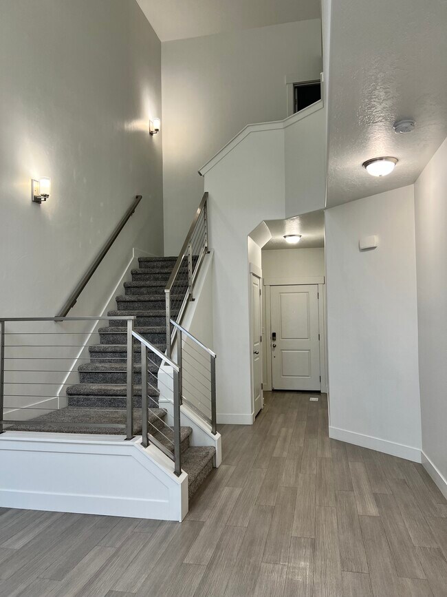 Building Photo - Bluffdale Townhouse