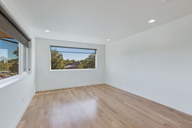 Building Photo - 2567 S Acoma St