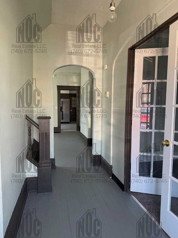 Building Photo - 726 E Main St