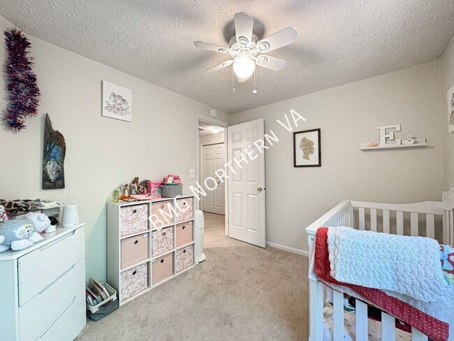 Building Photo - 3821 Jocelyn Dr