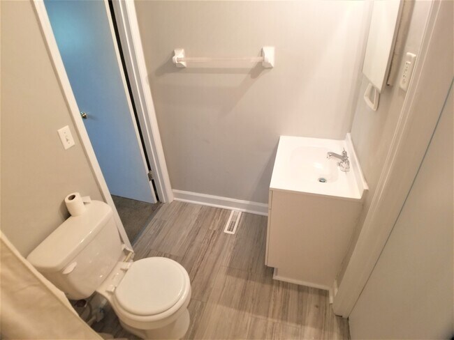 Building Photo - 815 Raleigh St