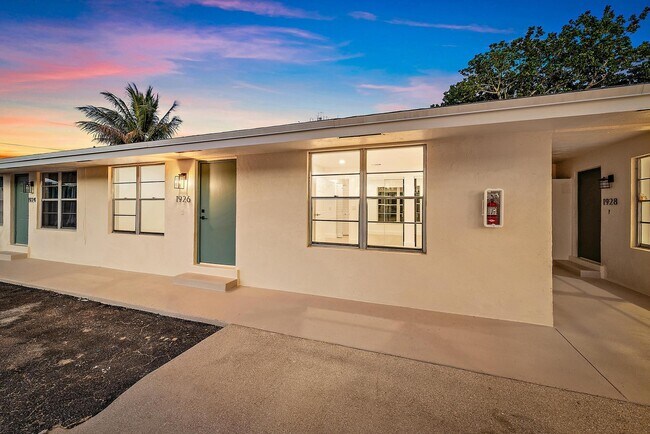 Building Photo - 1928 Service Rd