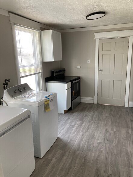 Building Photo - 4023 Fairlawn Ave