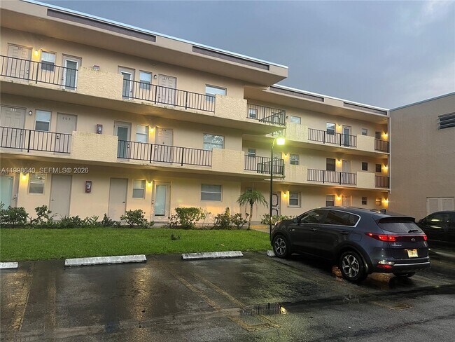 Building Photo - 200 Ashbury Rd