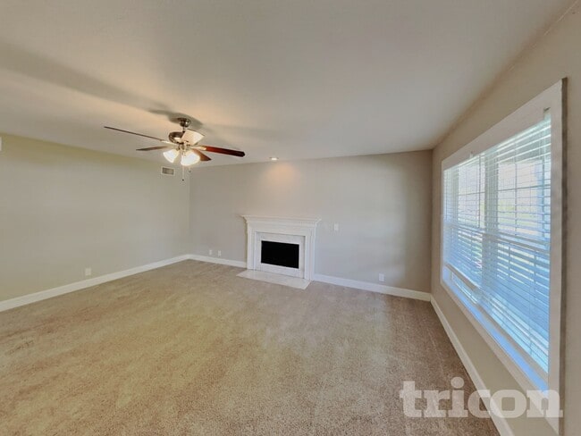 Building Photo - 947 Lavergne Ln