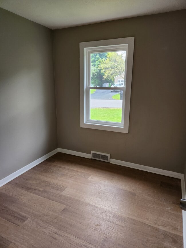 Building Photo - 101 Sunrise Terrace