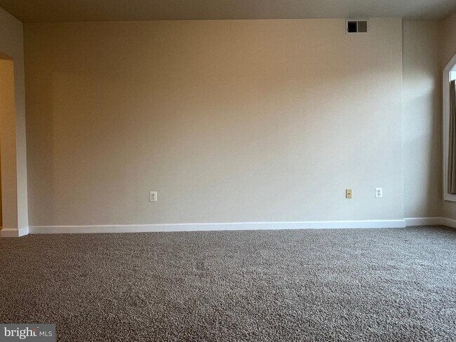 Building Photo - 485 Harbor Side St