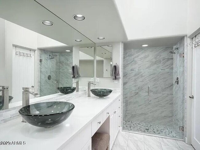 Building Photo - 9898 E Graythorn Dr