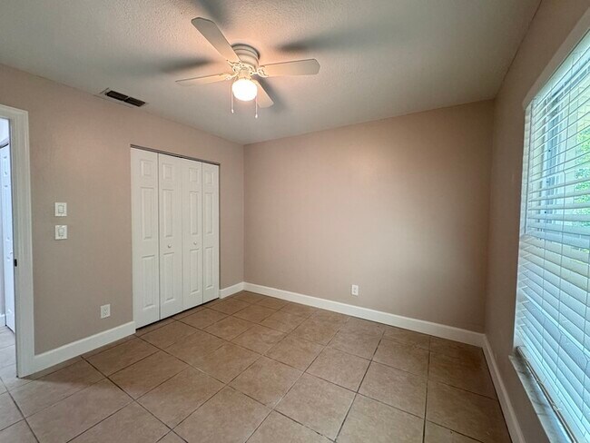 Building Photo - Fully Renovated Palm Harbor Home