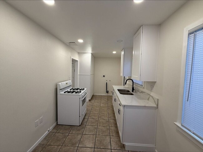 Building Photo - Cozy Upland Cottage 1bed + 1bath in a quiet neighborhood -  Available now