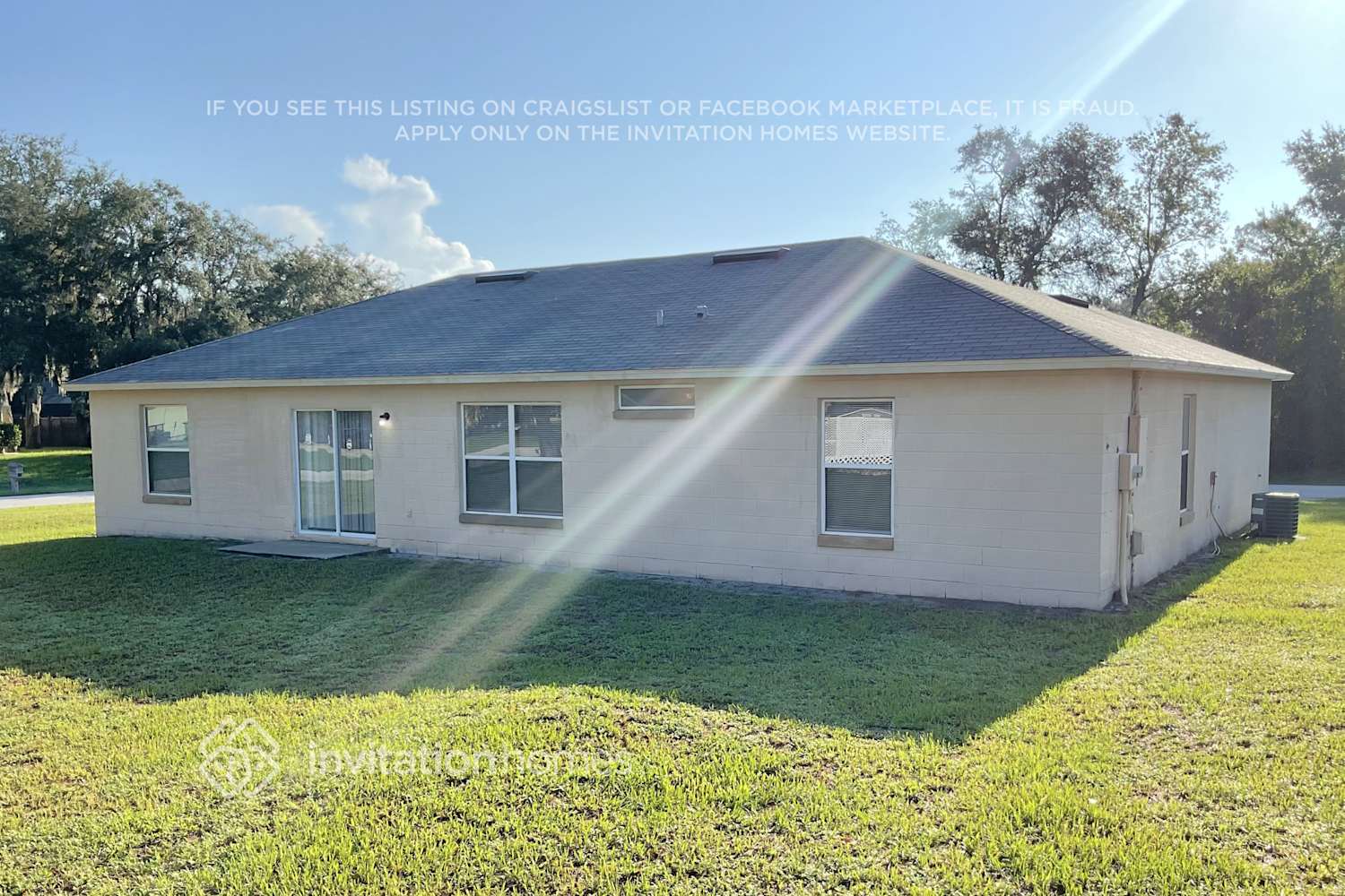 Building Photo - 1300 Navarre Dr