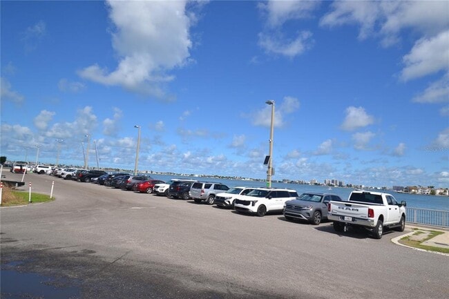 Building Photo - 2944 W Bay Dr