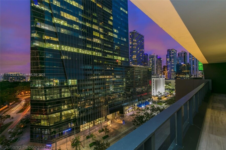 Building Photo - 1451 Brickell Ave