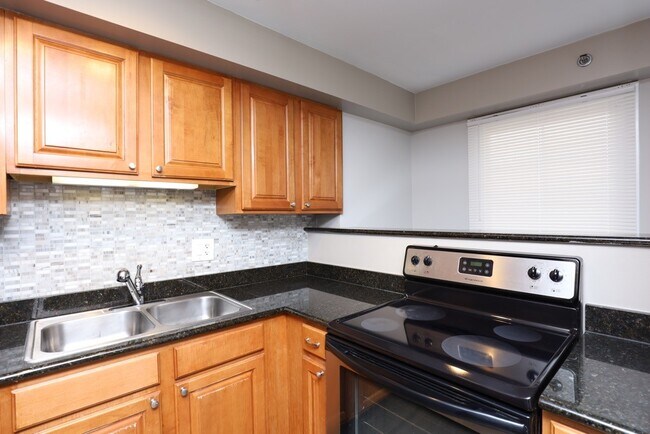 Building Photo - 4334 N Hazel St