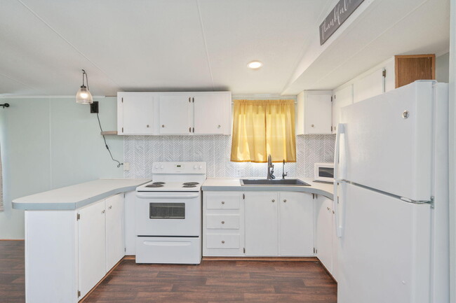 Building Photo - 2725 FL-83
