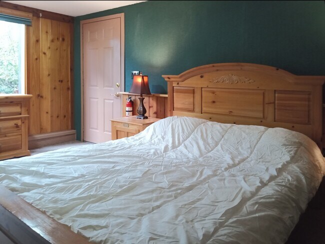 Furnished bedroom. - 8008 149th St NW