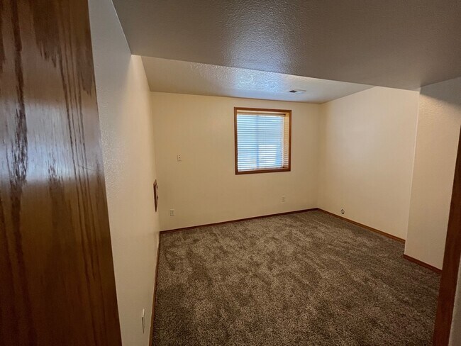 Building Photo - 1241 W Kimra St