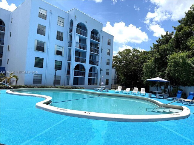 Building Photo - 9440 Fontainebleau Blvd