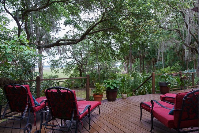 Building Photo - Amazing sunsets at this waterfront home