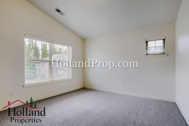 Building Photo - Lovely Condo with 2 primary suites in Hillsboro