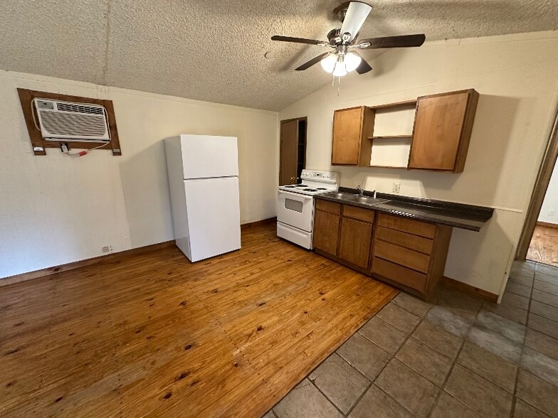 Building Photo - 86 Young Rd