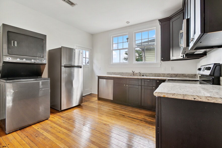 Building Photo - 3615 Louisiana Ave Pkwy