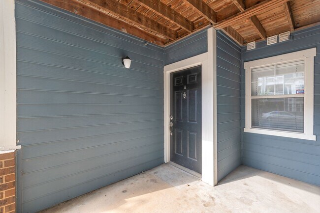 Building Photo - Cozy 1 Bedroom Condo Located In Dilworth &...