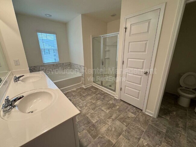 Building Photo - 83 Echo Ct