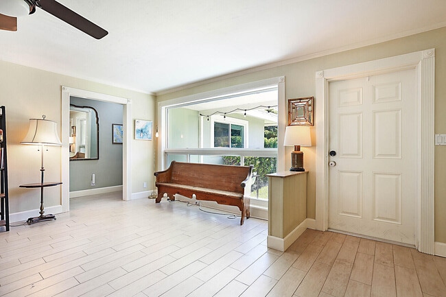 Building Photo - 711 NW 7th Dr