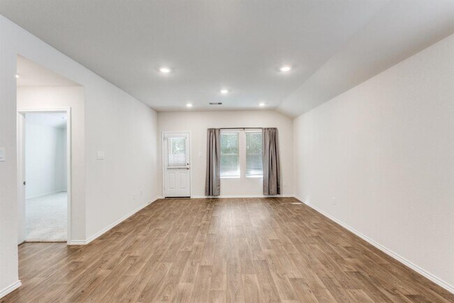 Building Photo - 250 Granary Dr