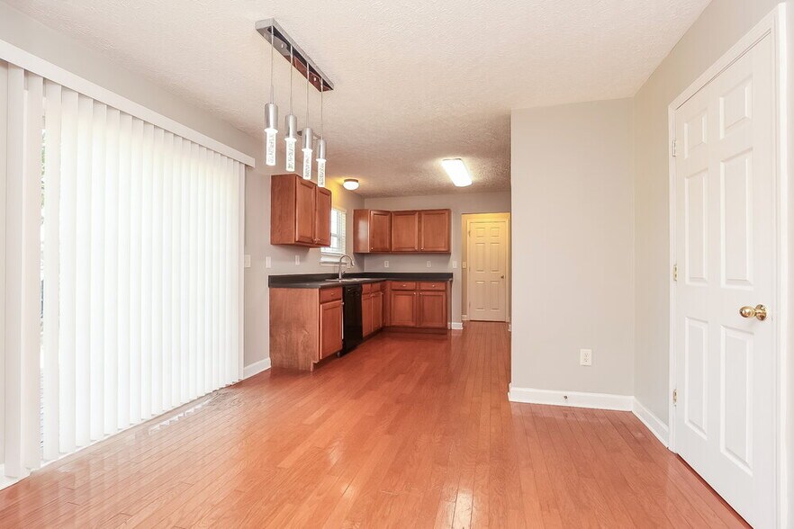 Building Photo - 1000 Lowrey Pl