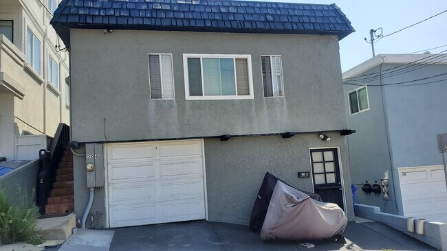View of the building - 204 45th St