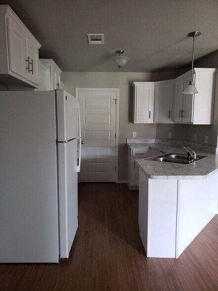 Building Photo - 2101 Ingalls Ln