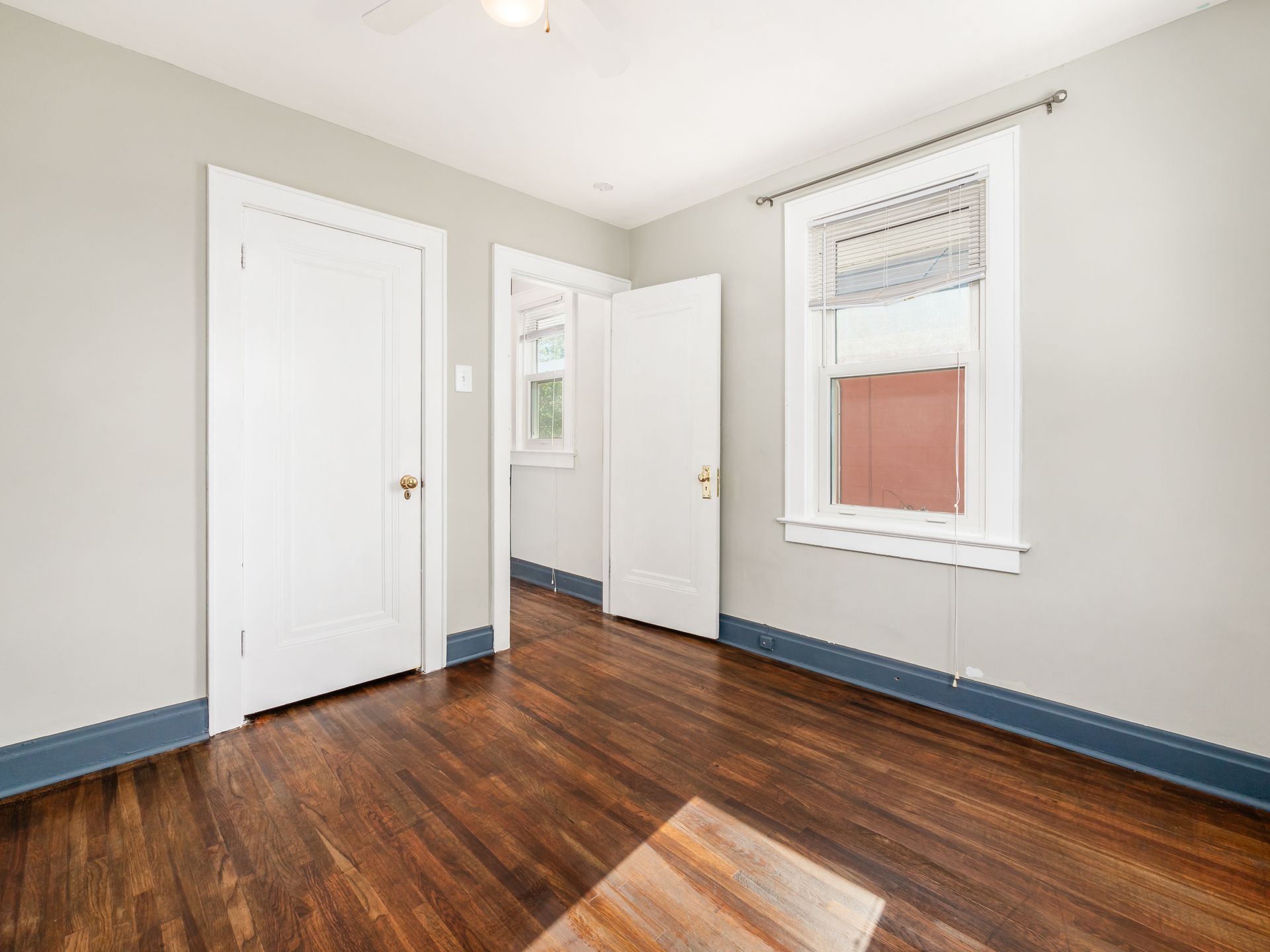 Building Photo - 211 E Jenkins Ave