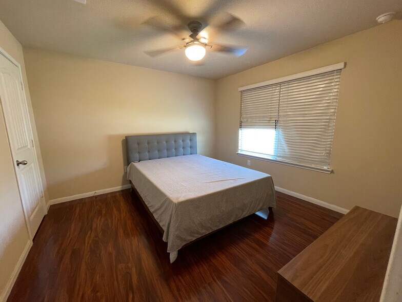 Building Photo - Room in Single Family Home on Bettylou Ln