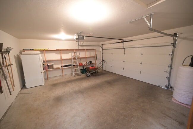 Building Photo - Charming 3 Bed, 2 Bath Home in Summer Bree...
