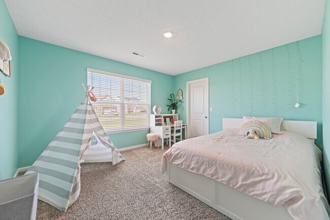 Building Photo - 8609 Warbler Br Wy