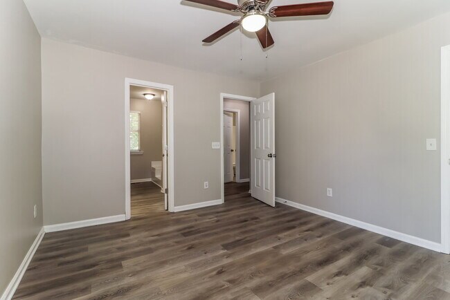 Building Photo - 1980 Morning Walk NW