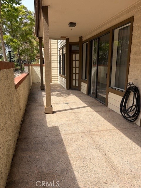 Building Photo - 2563 Plaza del Amo