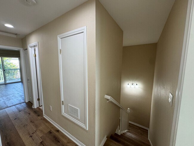 Building Photo - 3 Bedroom 1.5 Bathroom -  Attached garage