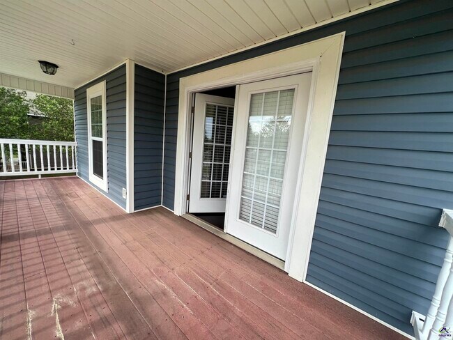 Building Photo - 206 Meyers Lake Dr
