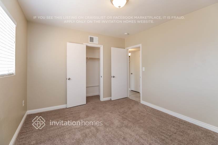 Building Photo - 1649 E 1st St