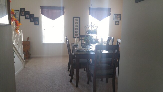 Building Photo - Modern 4 Bedroom, 2.5 Bath West Side Single Family Home