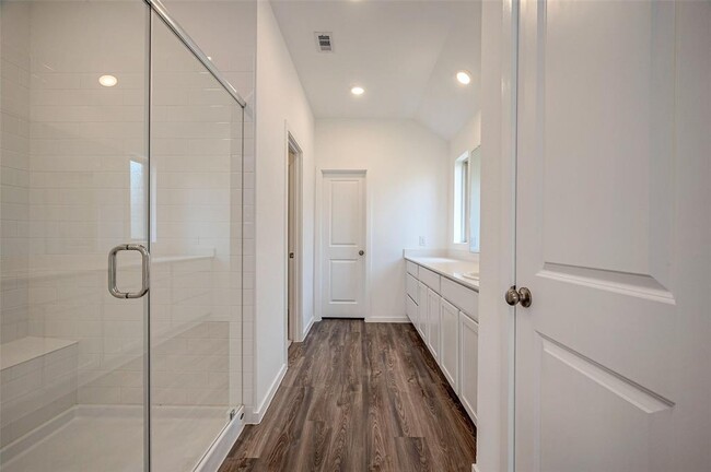 Building Photo - 5119 Whispering River Dr