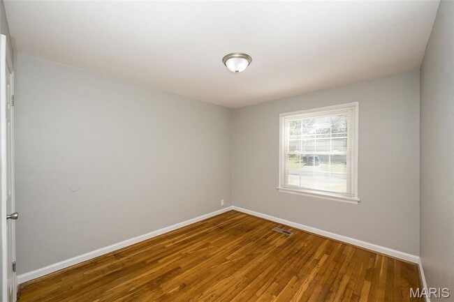 Building Photo - 1239 Darr Dr