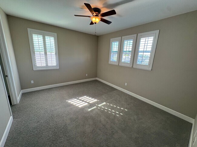 Building Photo - Spacious 4 Bed 3 Bath Tracy Home